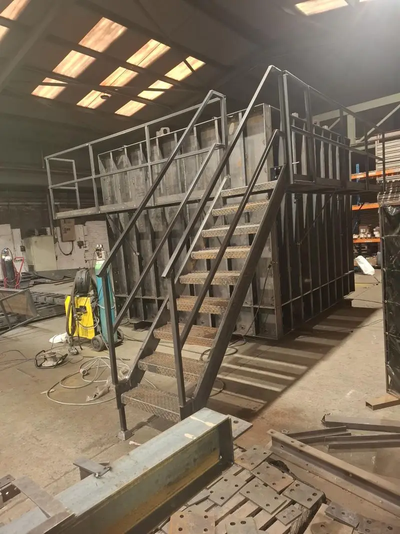 Hydraulic ram detail