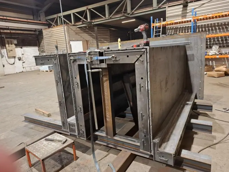 Walkway detail on trench mould